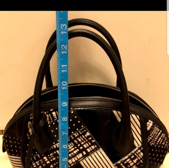 BNWOT Ferragamo bag! Stunning! Only 1 on Posh! - Picture 3 of 8